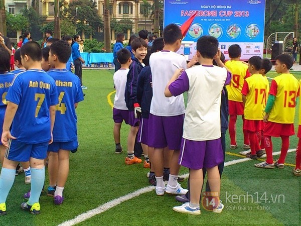 Tưng bừng ngày hội bóng đá cộng đồng dành cho trẻ em Faster One Cup 2013 - ảnh 1